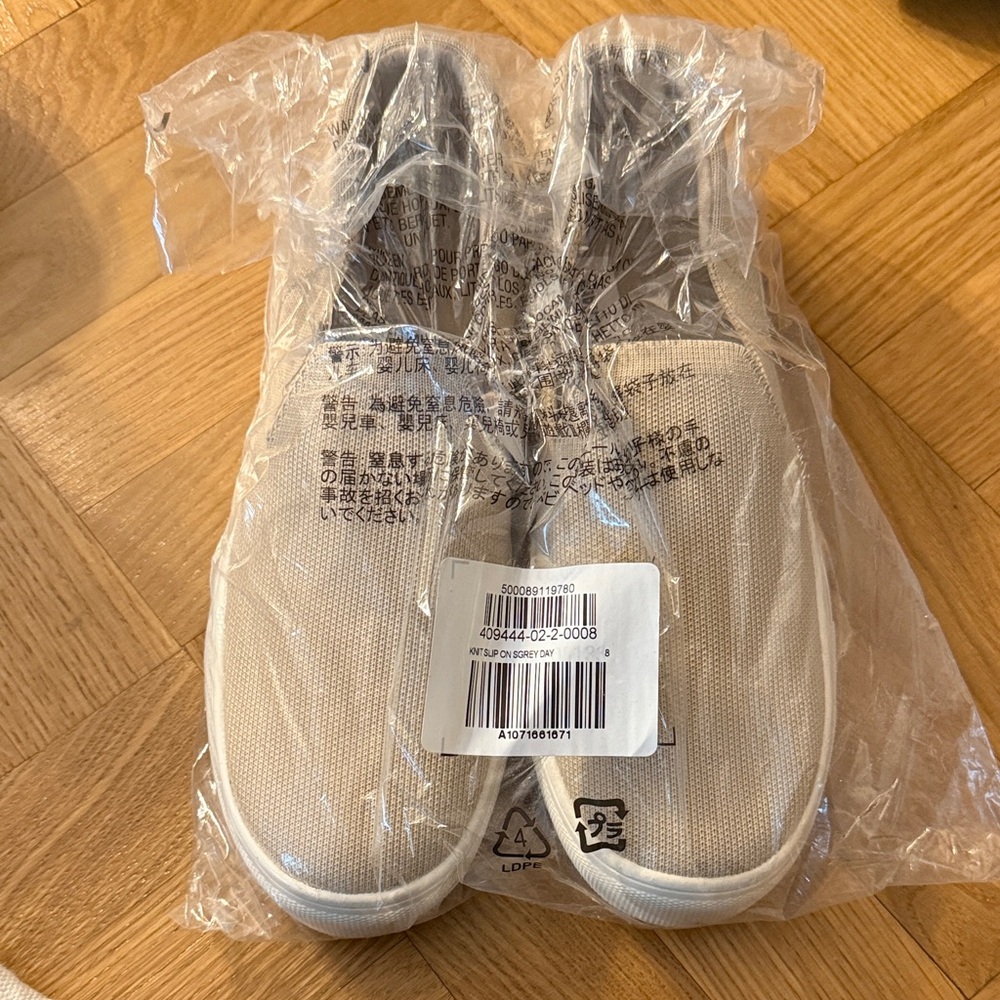 Old Navy Cream Slip-On Shoes